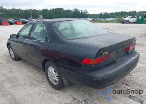 1997 Toyota Camry Le z USA, uszkodzony, nr VIN 4T1BG22KE8VU4288